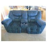 Very nice condition sofa. As shown. CASH ON SITE ONLY. PICKUP IS TUESDAY MAY 19TH FROM 11 AM TO 4 PM. REGARDLESS WHAT THE SCHEDULE STATES.