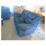 Very nice condition sofa. As shown. CASH ON SITE ONLY. PICKUP IS TUESDAY MAY 19TH FROM 11 AM TO 4 PM. REGARDLESS WHAT THE SCHEDULE STATES.