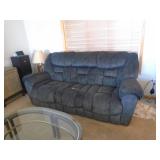 Very nice condition sofa. As shown. CASH ON SITE ONLY. PICKUP IS TUESDAY MAY 19TH FROM 11 AM TO 4 PM. REGARDLESS WHAT THE SCHEDULE STATES.