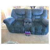 Very nice condition sofa. As shown. CASH ON SITE ONLY. PICKUP IS TUESDAY MAY 19TH FROM 11 AM TO 4 PM. REGARDLESS WHAT THE SCHEDULE STATES.