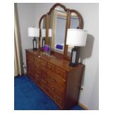 Dresser with mirror. As shown. CASH ON SITE ONLY. PICKUP IS TUESDAY MAY 19TH FROM 11 AM TO 4 PM. REGARDLESS WHAT THE SCHEDULE STATES.