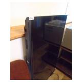 46 inch flat screen tv. Condition unknown. As shown. CASH ON SITE ONLY. PICKUP IS TUESDAY MAY 19TH FROM 11 AM TO 4 PM. REGARDLESS WHAT THE SCHEDULE STATES.