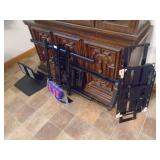 3 tv mounts. As shown. CASH ON SITE ONLY. PICKUP IS TUESDAY MAY 19TH FROM 11 AM TO 4 PM. REGARDLESS WHAT THE SCHEDULE STATES.