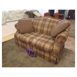 Small loveseat with 2 pillows. Nice condition. As shown. CASH ON SITE ONLY. PICKUP IS TUESDAY MAY 19TH FROM 11 AM TO 4 PM. REGARDLESS WHAT THE SCHEDULE STATES.