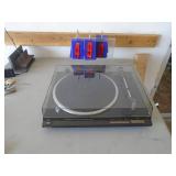Vintage turntable. As shown. CASH ON SITE ONLY. PICKUP IS TUESDAY MAY 19TH FROM 11 AM TO 4 PM. REGARDLESS WHAT THE SCHEDULE STATES.