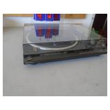 Vintage turntable. As shown. CASH ON SITE ONLY. PICKUP IS TUESDAY MAY 19TH FROM 11 AM TO 4 PM. REGARDLESS WHAT THE SCHEDULE STATES.