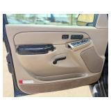 2004 CHEVROLET SUBURBAN 1500 LT (NO RESERVE)