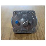 Natural Gas Adjustable Regulator for Gas Fire Pits, Fireplaces Grills. 3 in. WC to 6 in. WC Output, 1/2 in. NPT Fittings