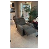 Power Lift Chair / reclinder.
