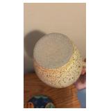 (9) Pottery pieces