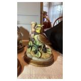 Ceramic and porcelain figurines.
