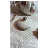 Vintage porcelain pieces