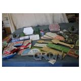 Large lot of decorative wall hangin...