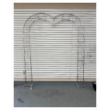 Metal Heart Arch * Needs repair*