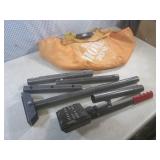(EW5) Carpet Stretcher in Hoe Depot...