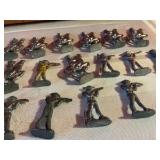 Group of 16 vintage tin-lead soldiers, horses and riflemen toy