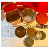 Group of 4 collectable tins, ginger wafers, sunshine candies, Ritz crackers