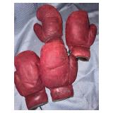 Lot of vintage red boxing gloves “dare shade”