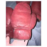 Lot of vintage red boxing gloves “dare shade”