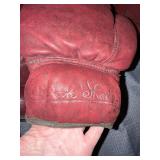 Lot of vintage red boxing gloves “dare shade”