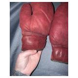 Lot of vintage red boxing gloves “dare shade”