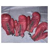 Lot of vintage red boxing gloves “dare shade”