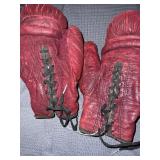 Lot of vintage red boxing gloves “dare shade”