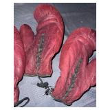 Lot of vintage red boxing gloves “dare shade”