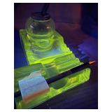 GLOWS glass inkwell and pen holder