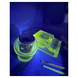 GLOWS glass inkwell and pen holder