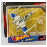 STAR WARS Miniature Die Cast Hotwheels Starships (New On Card)