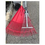 Suncast Multi-Purpose Cart With Fiskars Lopper & Assorted Garden Tools