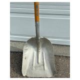 Snow Shovels, Telescopic Pole & Driveway Markers Mixed Lot