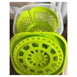 Hydrapeak Thermos, Salad Spinner, Cooling Rack & Pink Custard Cups Mixed Lot