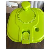 Hydrapeak Thermos, Salad Spinner, Cooling Rack & Pink Custard Cups Mixed Lot
