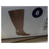 Universal Thread size 6 Suede Boots...