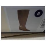 Universal Thread size 6 Suede Boots...