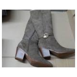 Universal Thread size 7.5 Suede Boo...