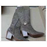 Universal Thread size 8 Suede Boots...