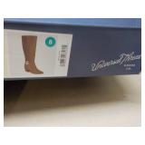 Universal Thread size 8 Suede Boots...