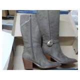 Universal Thread size 8.5 Suede Boo...