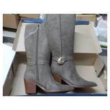 Universal Thread size 8.5 Suede Boo...