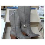Universal Thread size 8.5 Suede Boo...