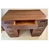 Vintage / Art Deco Mahogany Kneehole Desk With 9 Drawers