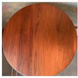 Round Wood Side Table With Lamp