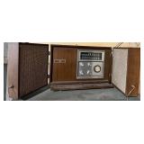 Vintage General Electric Thunderbird Radio With Speakers