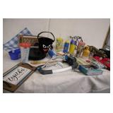 Mixed kitchen and home goods...
