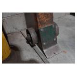 Nutting Wood Handle Freight Pry Bar