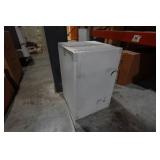 Aurora EB301 8 Gallon Stainless Steel Vacuum