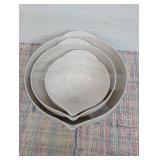 3 Cream Colored Mixing Bowls by Figmint